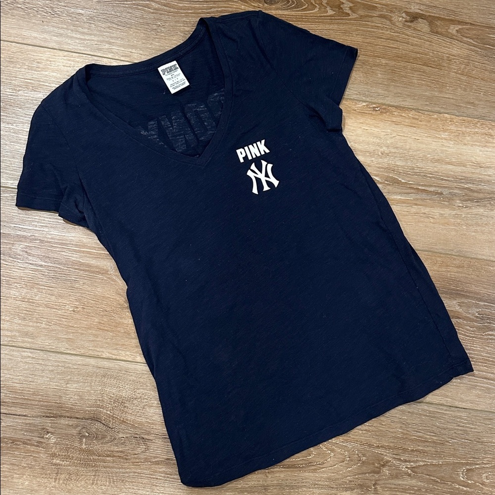 PINK Yankees V-Neck T-Shirt Women’s Size Small